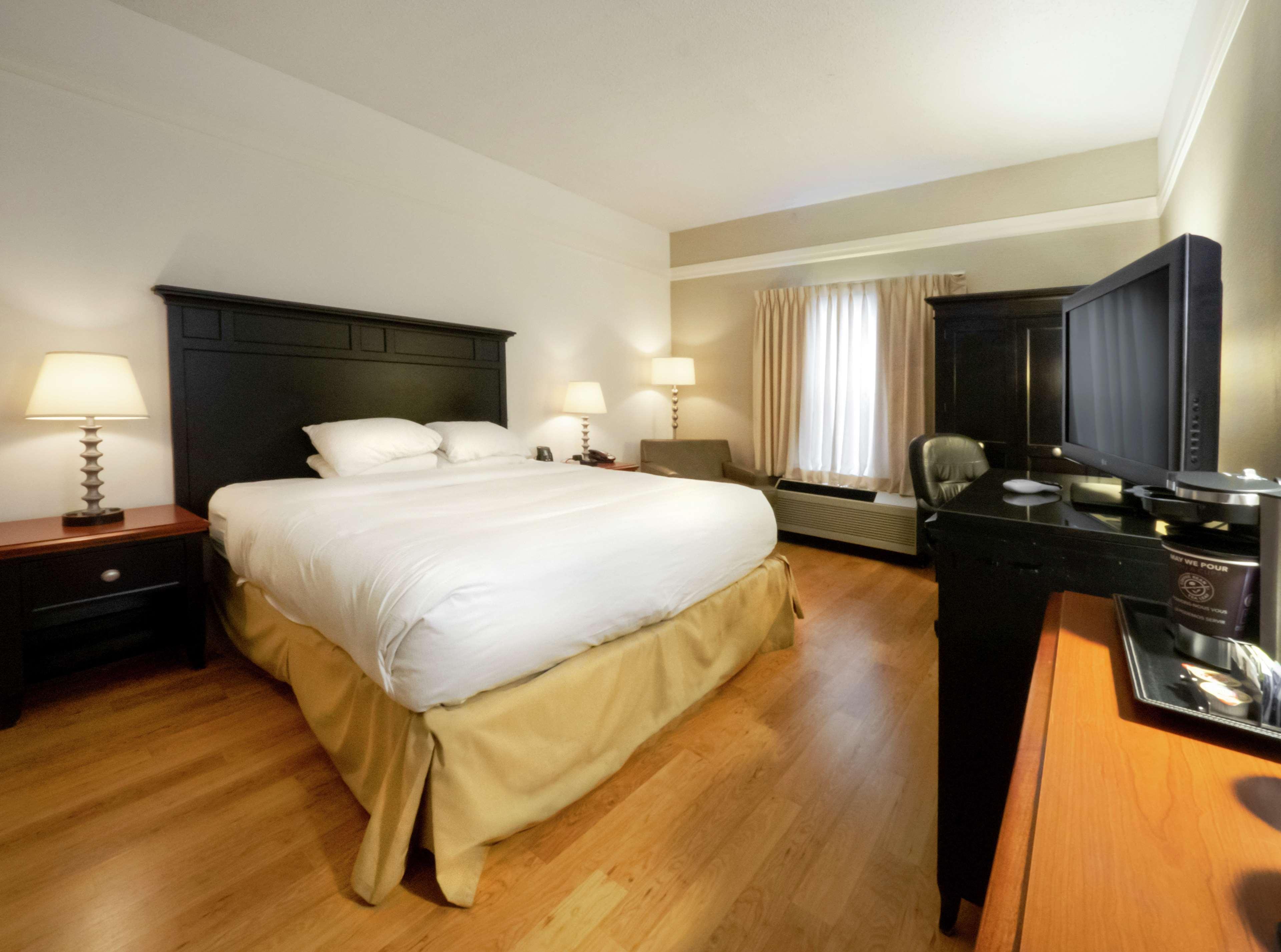 Doubletree By Hilton Buffalo-Amherst Exterior photo
