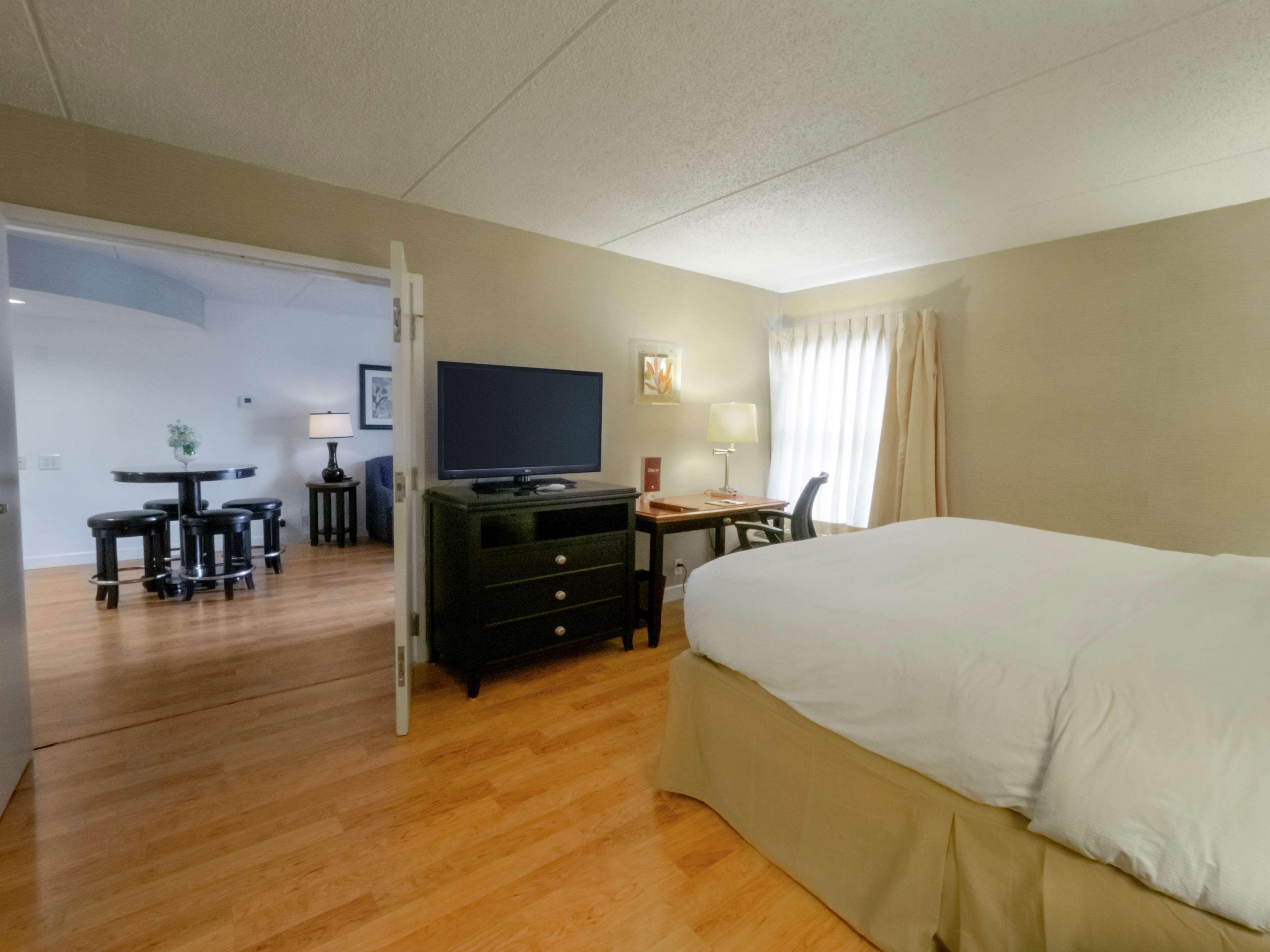 Doubletree By Hilton Buffalo-Amherst Exterior photo
