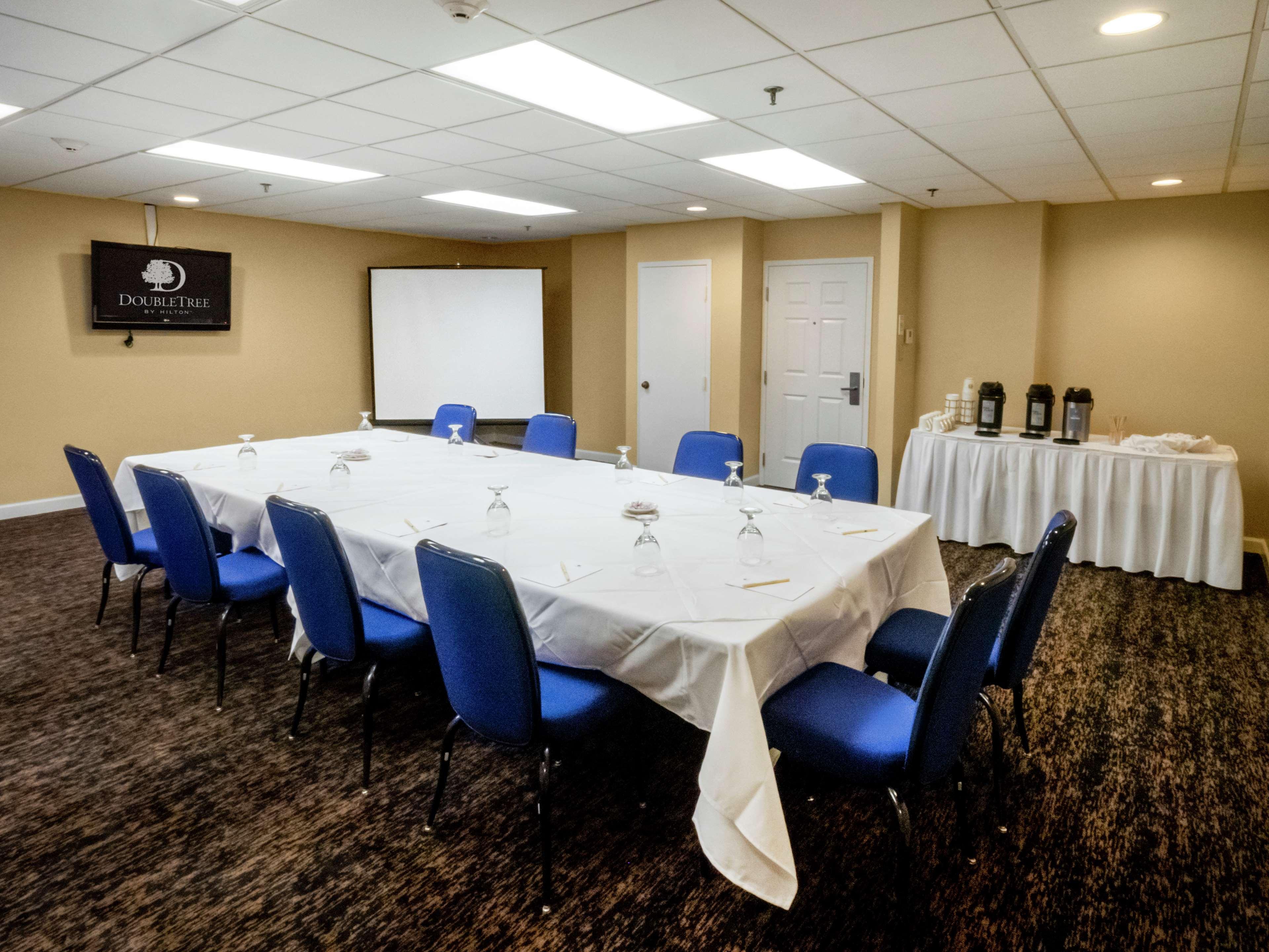 Doubletree By Hilton Buffalo-Amherst Exterior photo