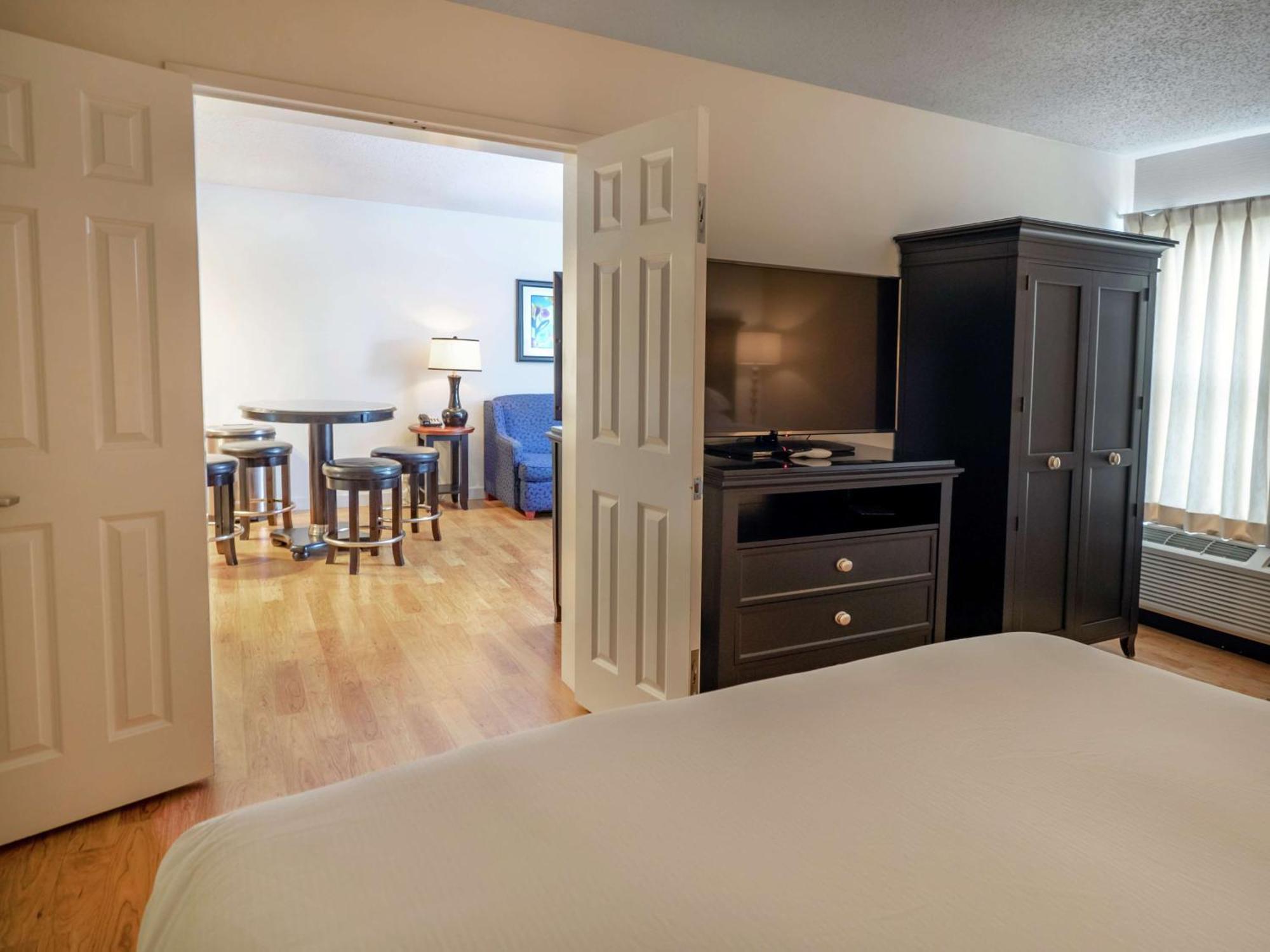 Doubletree By Hilton Buffalo-Amherst Exterior photo